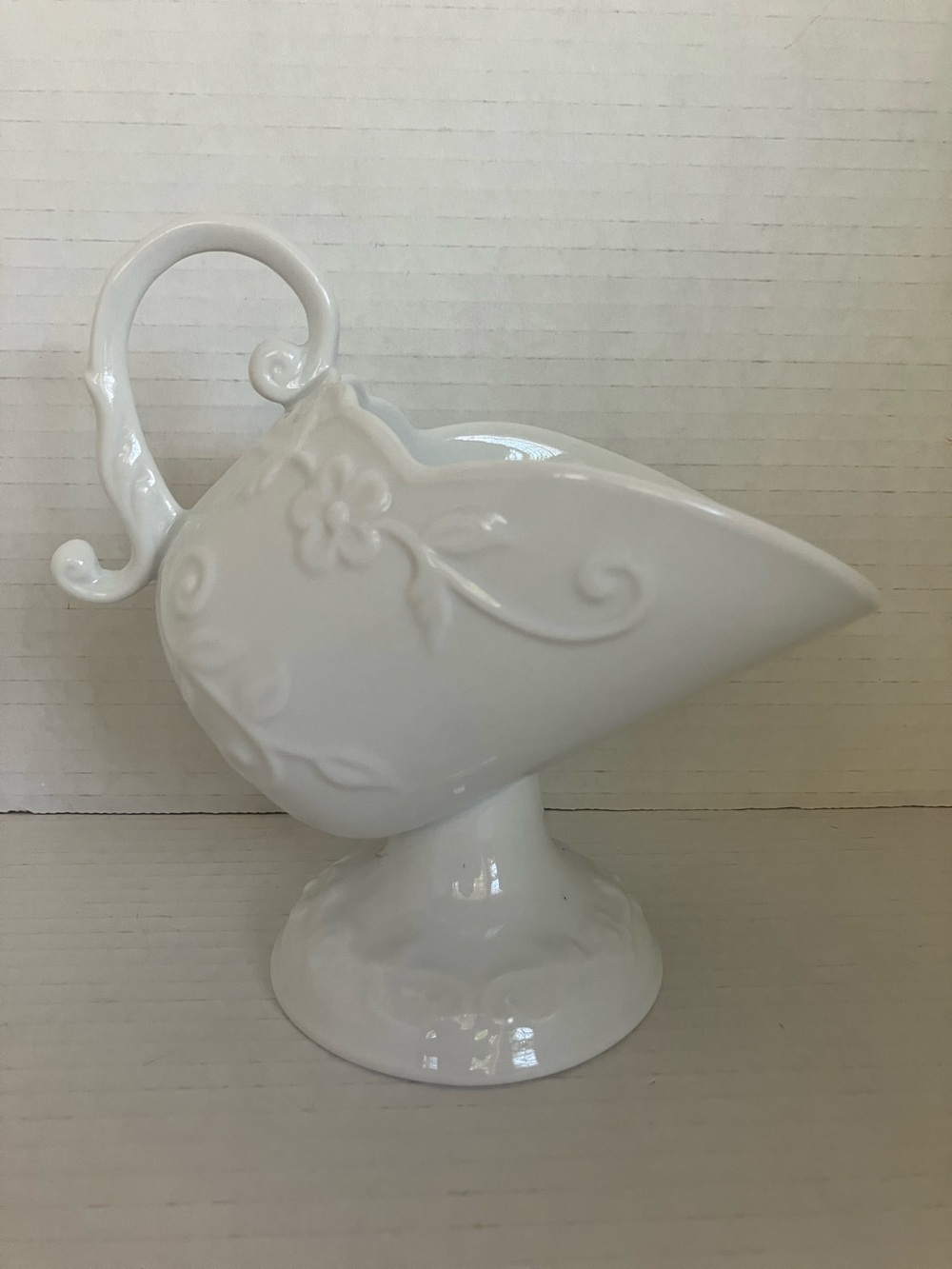 White Ceramic Sugar Scuttle Sauce Gravy Candy Floral Decorative‎ Floral Relief